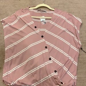 NWT SHORT SLEEVE TOP THAT BUTTONS UP